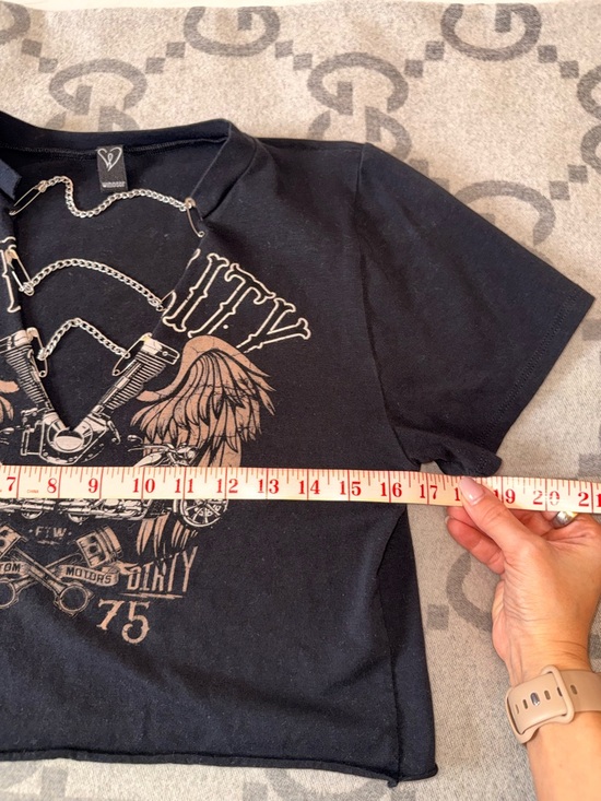 Windsor Graphic Crop Top with Motorcycle Print and chain details - Picture 5 of 6